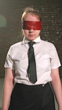 Arina undercover agent - missie mislukt: je bent nu een bondagespeeltje!