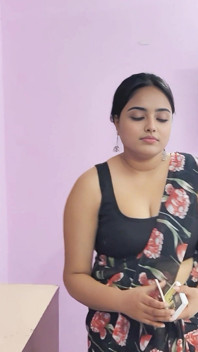Desi Ayushi Bhabhi hraje karty sexuální hry, celé hindské video