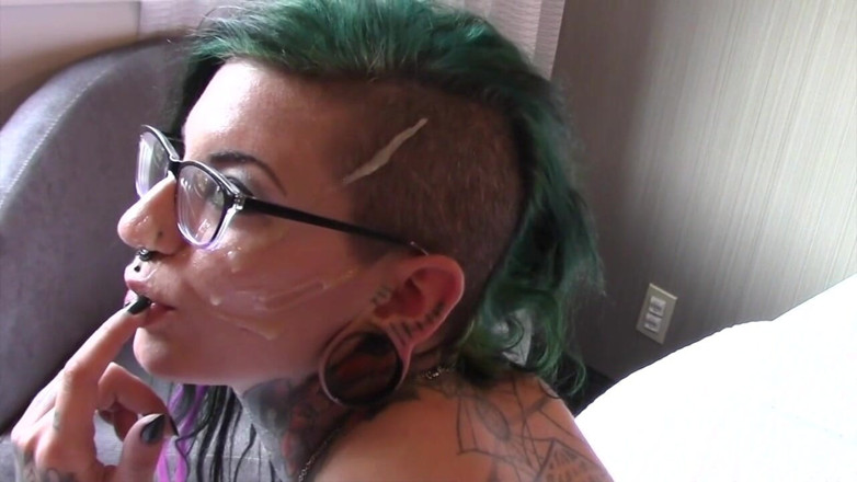 Real Amateur Sluts: Paroháč sleduje výstřik na obličej!