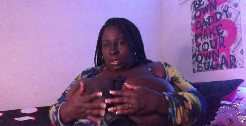 AngelMoca: Kom hier, papa stopt je dikke pik tussen mijn enorme...