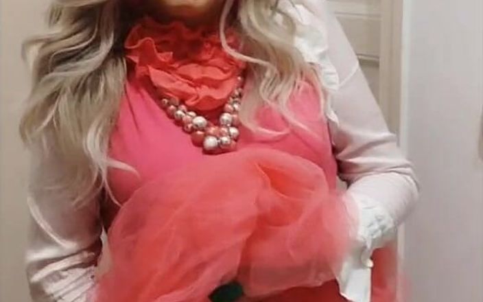 Erica Doll: Distracție cu păpușa efeminată