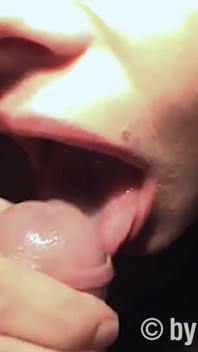 Golden Shower teenie Petty正在撒尿游戏