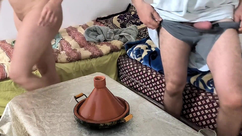 Amal Arab: Video sex tự chế của chúng tôi 17