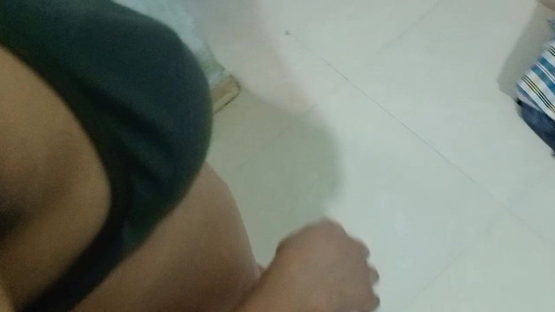 NikiRathod: Hari ke-2 ngocok kontol bareng divya
