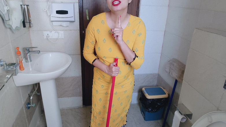 Saarabhabhi6: Indyjski Seks Kamwali z chłopcem za kradzież pieniędzy z torebki...