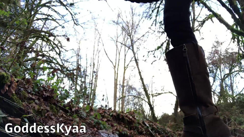 Kyaa Chimera: Förslavad av mina leriga stövlar