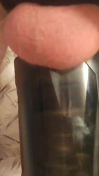 Ich lasse meinen mann mit elektrischem masturbator und Ballmassage genießen, er muss ruhig sein!