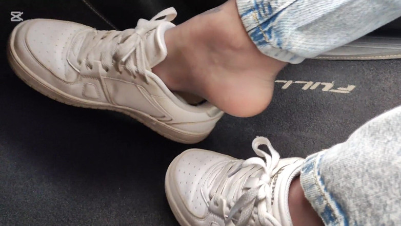 EricSkyMDH: Nylon Jeans Footjob Im Auto