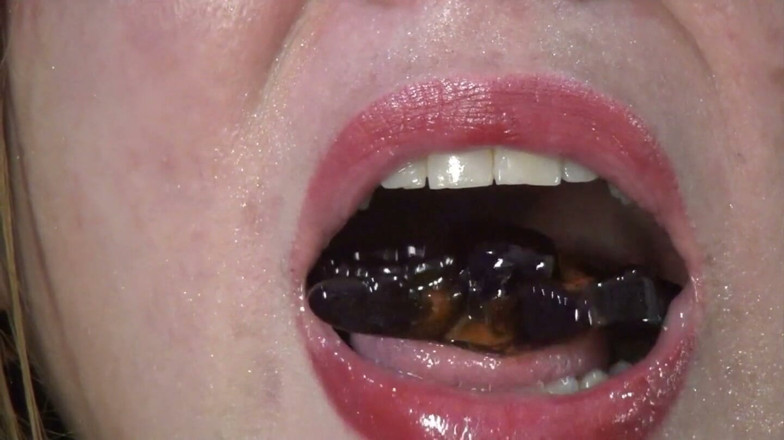 Angel eyes studio: Spider-girl's Extreme Swallowing Challenge! Huge Edible Spiders