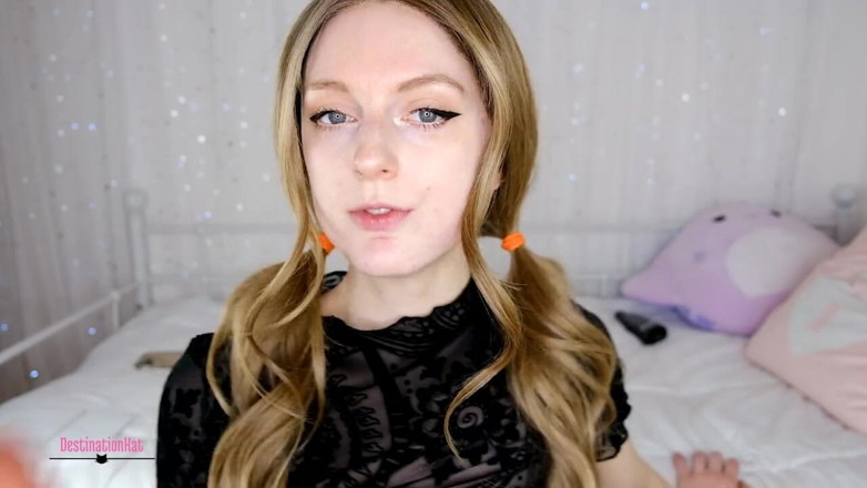 Destination Kat: 仕事中の自慰行為