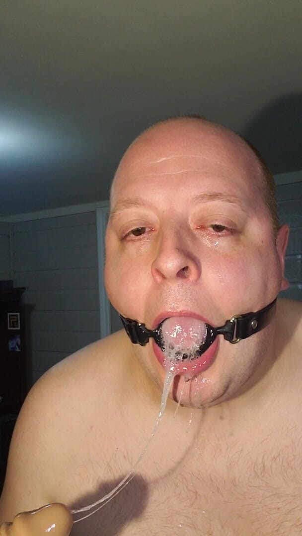 Charlieboy69: Futai alunecos adânc în gât de 7 inci, vibrator cu căluș cu...