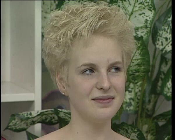 YOUR FIRST PORN: Junge und Sehr Schuechterne Mandy v Softclip - Mladá a velmi...