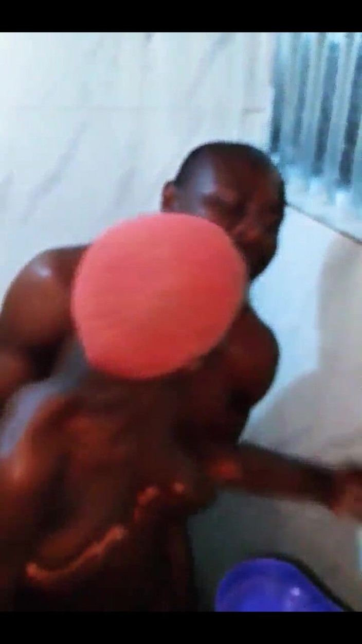 Mascked club: Sexyrita divirtiéndose en el baño, milf casero, chupando polla mamada...
