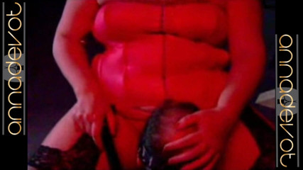 Anna Devot: Phiên Retro Femdom với Anna và nô lệ trong nhà