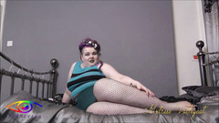 Mxtress Valleycat: Ti ho beccato a guardare le mie calze a rete