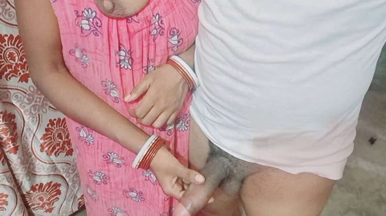 Trilokinath: Индийскую дези бхабхи вывели на поле и сделали еще и трахнули