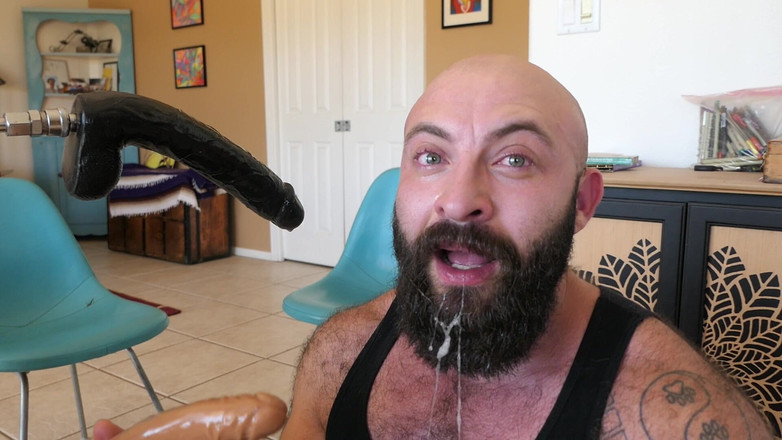 TripleXTransMan: Dildo deepthroat trénink