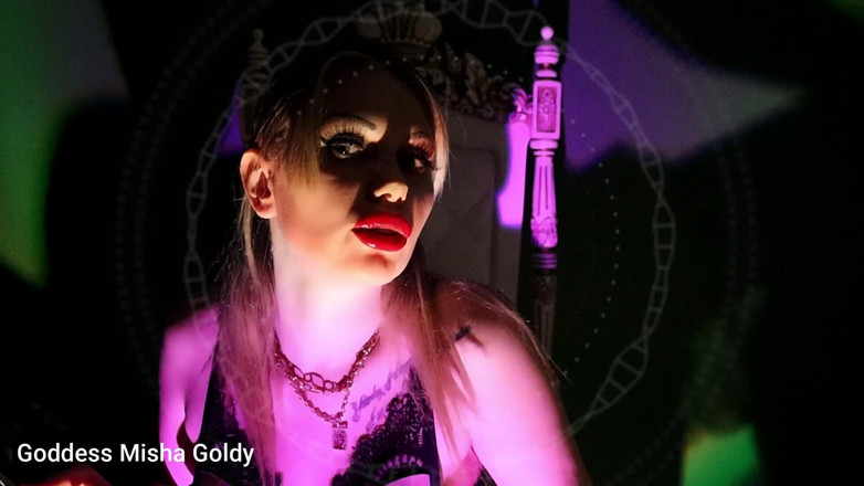 Goddess Misha Goldy: Datang ke web ajalah saya yang merokok!