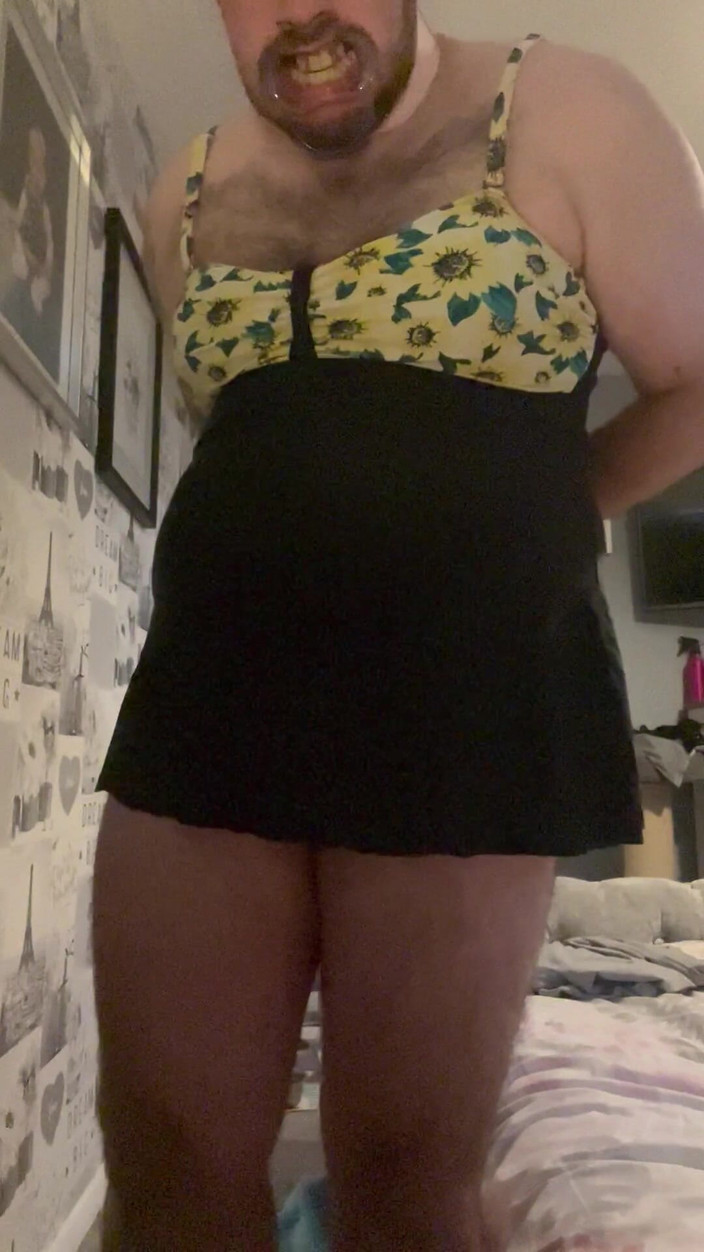 Shaun Cbt: Cock Bondage s Crossdressing Roubíkem a spoutaným