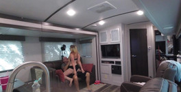 Jane Cane: Toto je klip v zákulisí z "student šikanuje svého učitele"