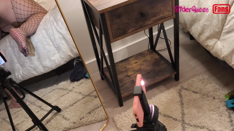 Riderqueen: 대담하고 배다른 아들 엉덩이 따먹기, 팬들을 위한 비디오