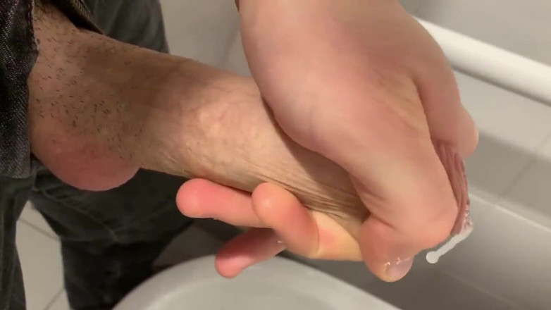 qaz11: Handjob on camera - 568