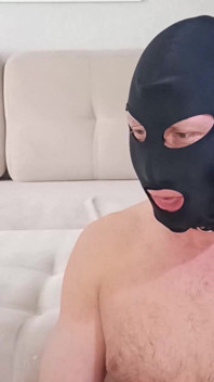 Een biseksuele vrouw en man geven een gast een en rimmen. Ze eten sperma. Serie 21832