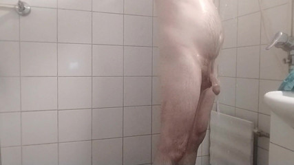 Uhri: Hairy Gay in Shower