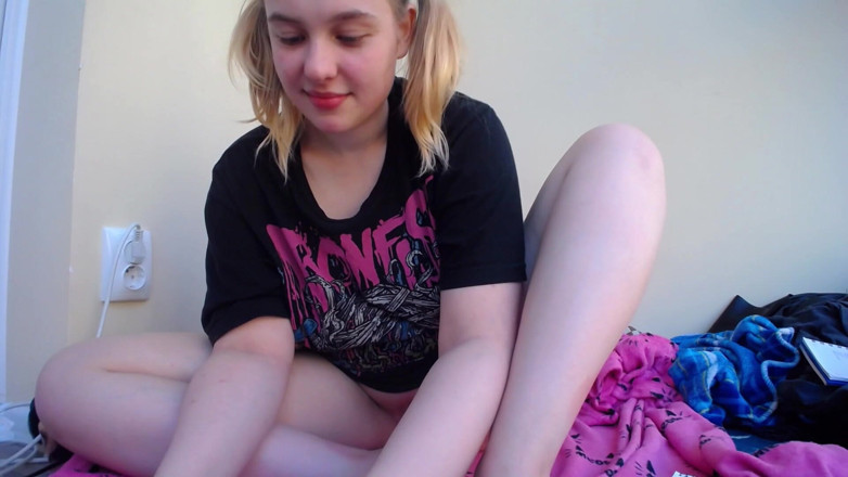 JuiceLussie: Your Stepdaughter Was Alone at Home and Decided to Jerk...
