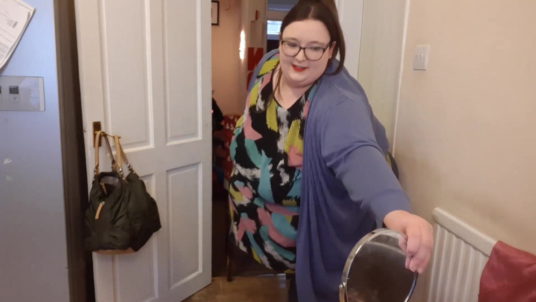 SSBBWLadyBrads: 在蛋糕塞满大收益后称重