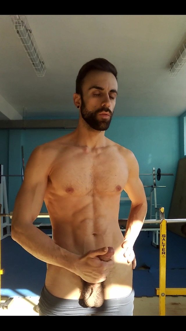 Wanna Be Fucked at the Gym? (Zeus Ray)