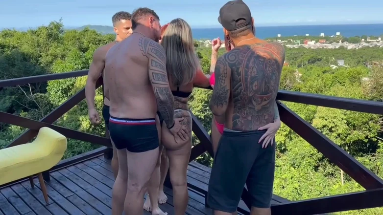 Oabate: Abbiamo chiamato delle troie mone e le abbiamo scopate davanti...