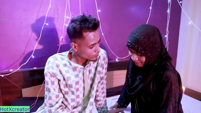 Hot creator: Indiana hijab menina se casa! Primeira noite de sexo com áudio...