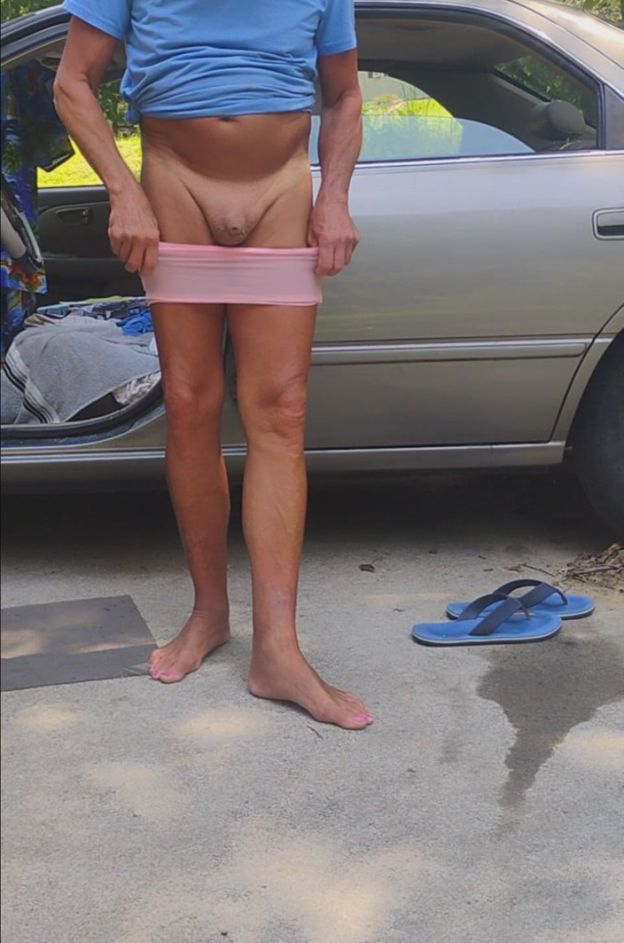Lolatmylilpeepee: Publicly Displaying My Hot Pink Women's Attire Then Taking It...