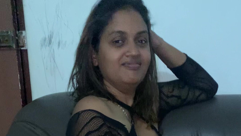 Tina Baby: Šukání zadku pro síť oblečená děvka