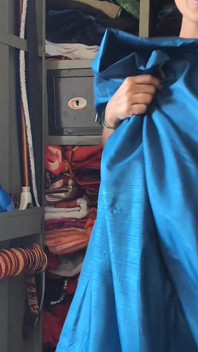 kamsin larke ne naukraani ki leging ko chir diya aur uski jordaar chudaee ki phir uska sautela paapa aaya aur uski tang gand ko bahut jor se choda hindi odiyo men