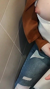 在大学厕所里和我的教授一起冒险口交！