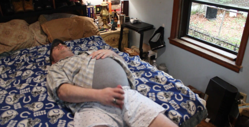 Big Daddy Bear: 我知道你一直在透过我的窗户看着我的男孩。我也知道有一个像我这样的真正的阿尔法男性住在隔壁