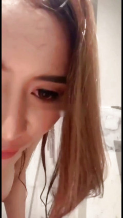 Indoseblay: Vedetele indoneziene sunt foarte cool la duș