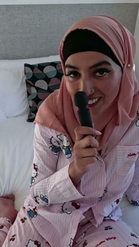 La moglie musulmana Hijabi Aaliyah Yasin è infeelle al marito