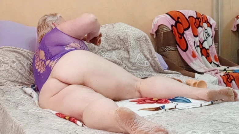 Zona901: A Friend Got up Doggy Style and Masturbates Her Pussy...