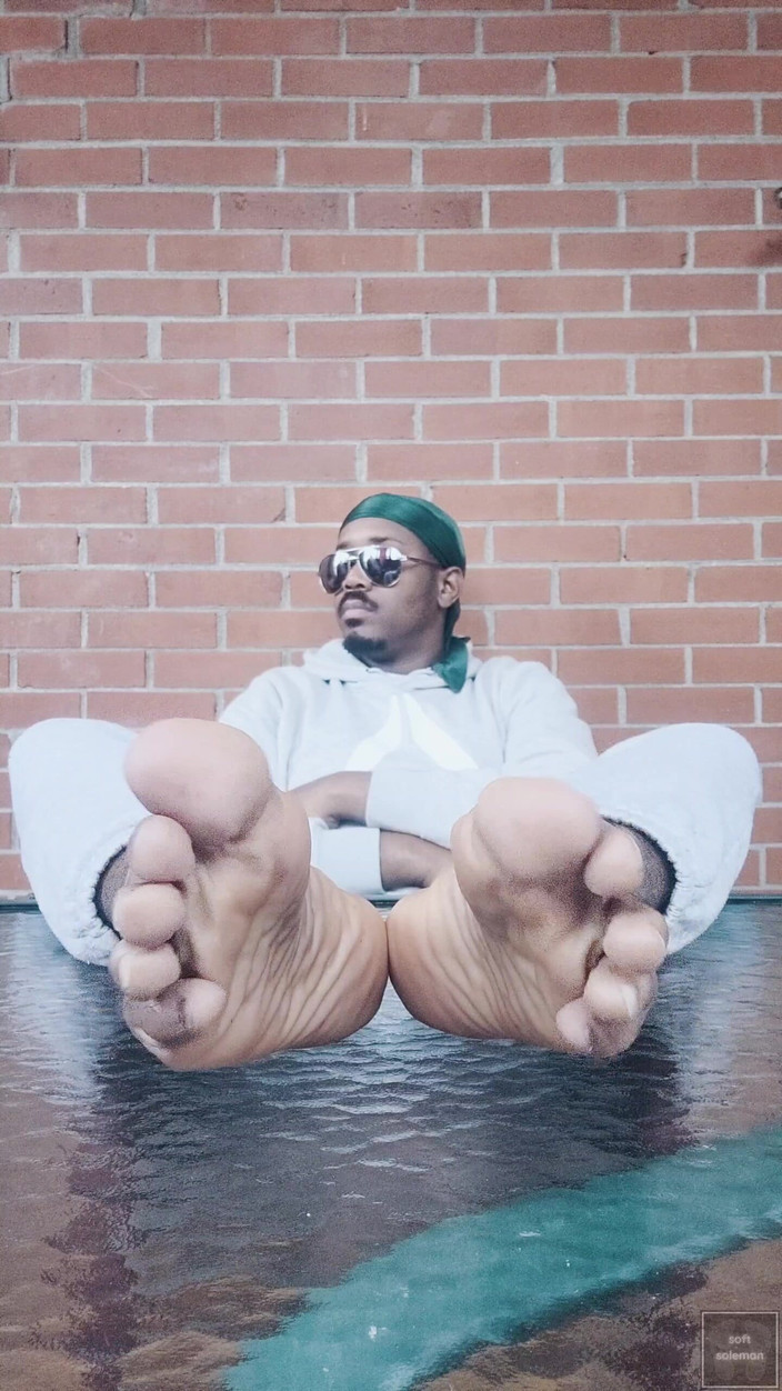 Soft Soleman: Espongono i miei piedi e li tocco