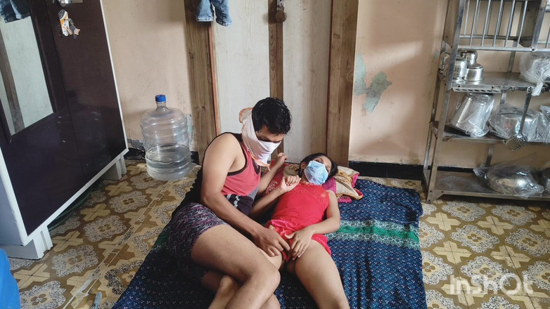 Desishycouple: Shivani si kakak ipar india lagi asik pakai bikini merah...