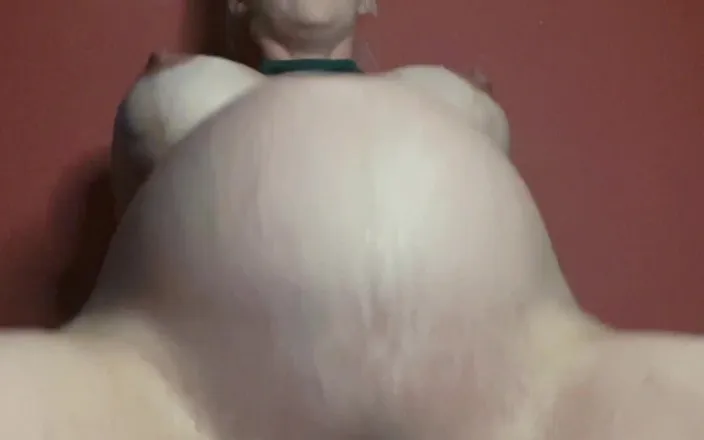 Sultry Silvea: Sultry Silvea Preggo Squirt