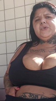 BBW Fumando Na Sua Sacada