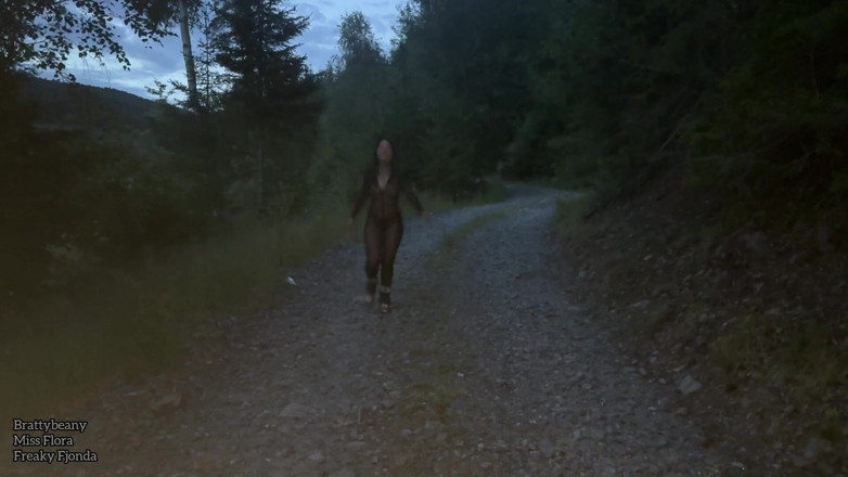 Miss Flora: Triple Forest Piss - Čůrání s Freaky Fjonda a Bratty Beany