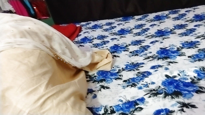 HotGirl21: 팬을 고치기 위해 온 섹시한 남자 Hotdesixx 그리고 Hotgirl21 주부와 더러운 일을 했어.