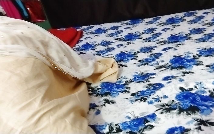 HotGirl21: Sexy Chlap Hotdesixx přišel opravit fanouška a udělal špinavou práci s...