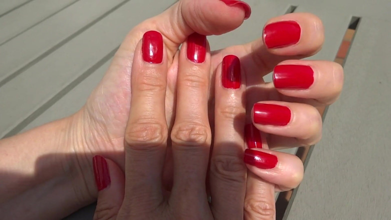 Lady Victoria Valente: Red fingernails are so pretty - long natural nails!