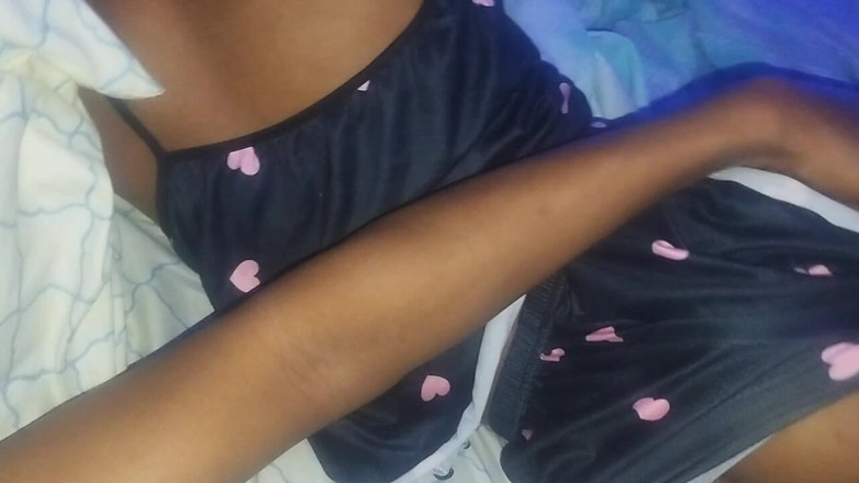 Skyy: Nevlastní otec šukej mě, prosím! Lezení v posteli s nevlastním otcem...